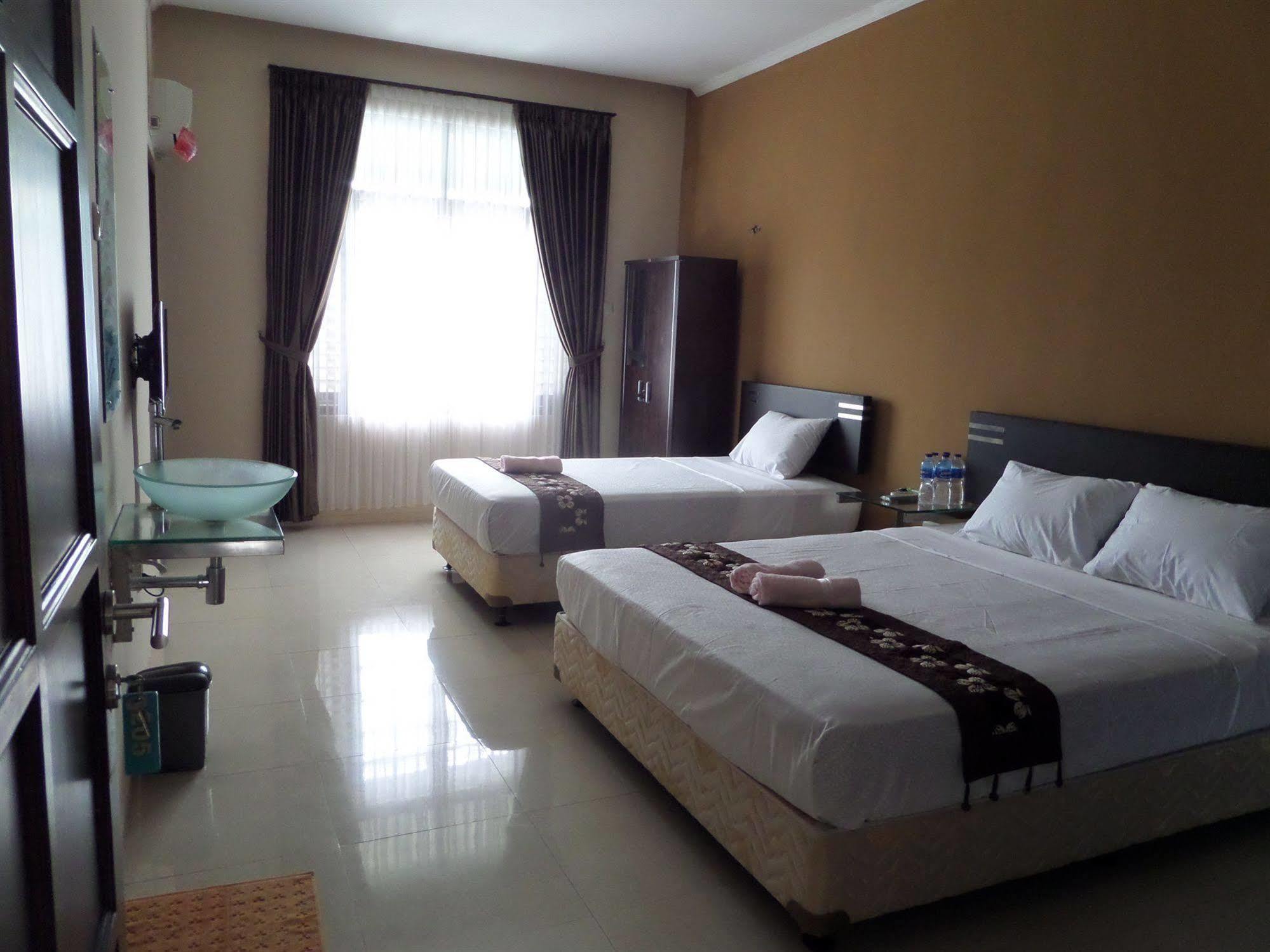 Hotel Oyo 201 Emdi House Timoho Yogyakarta Exterior foto